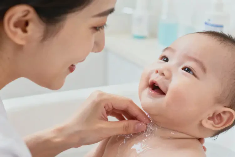 嬰兒脖子上容易起濕疹可以治好嗎(圖1)