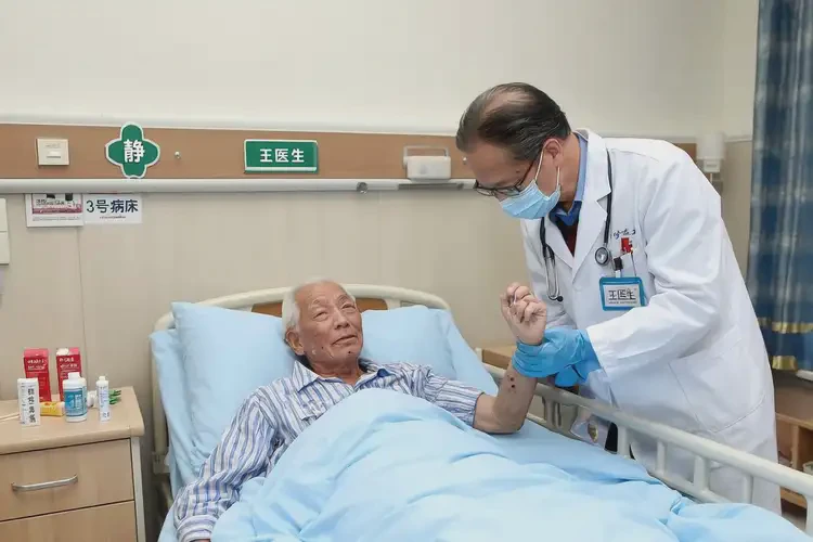 高齡老人屁股上起濕疹可不可以根治(圖3)