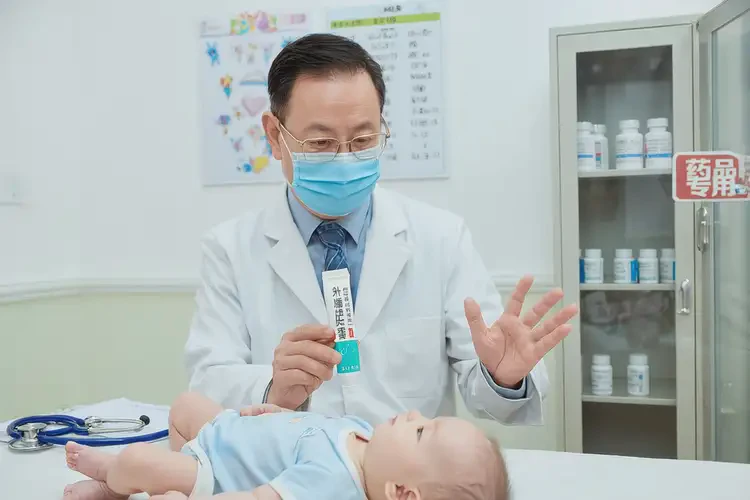 嬰兒全身偶爾起濕疹能治好嗎(圖2)