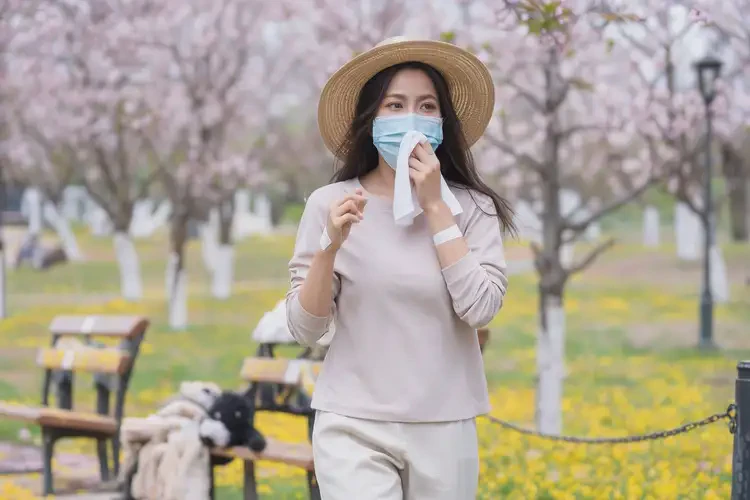 男人小腿上容易起濕疹可不可以徹底自愈(圖1)