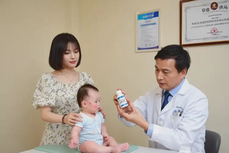 寶寶面部容易長濕疹能治好嗎(圖2)