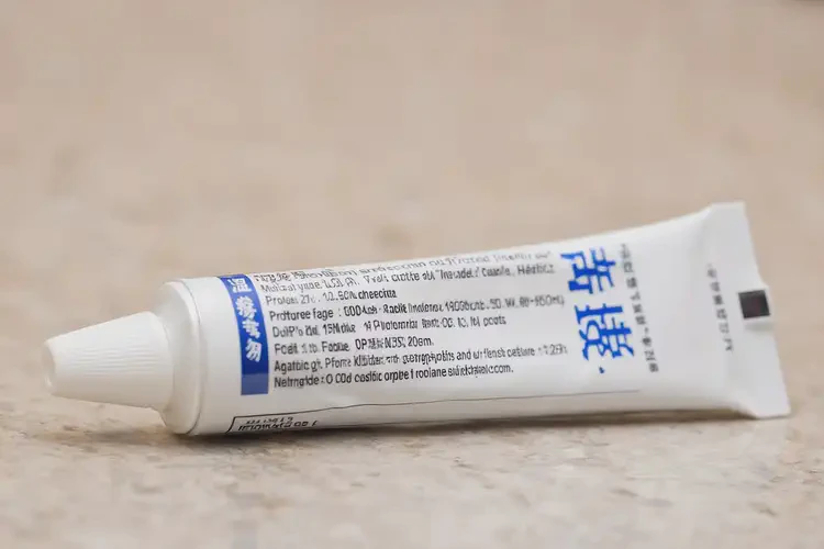 女人手臂上容易起濕疹可以治好嗎(圖2)