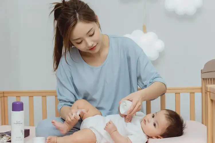 嬰兒手臂上長(zhǎng)濕疹能治好嗎(圖2)