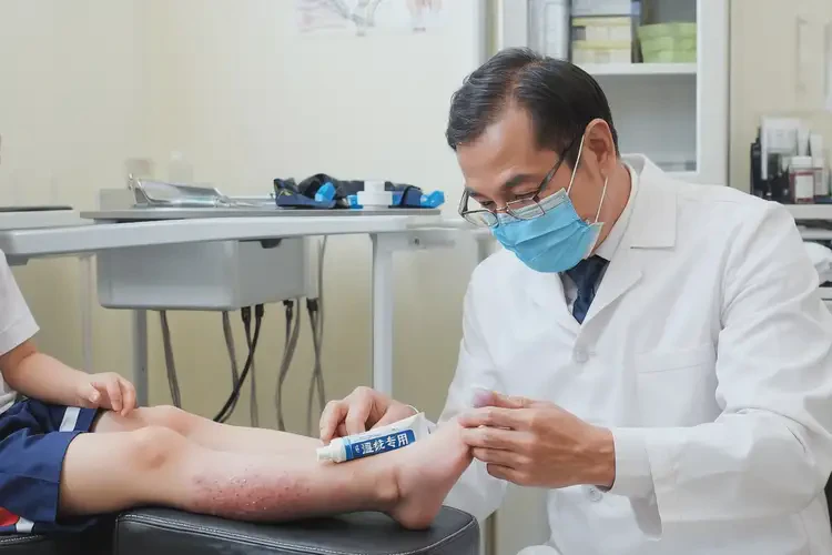小學(xué)生腳上有濕疹可以治好嗎(圖3)