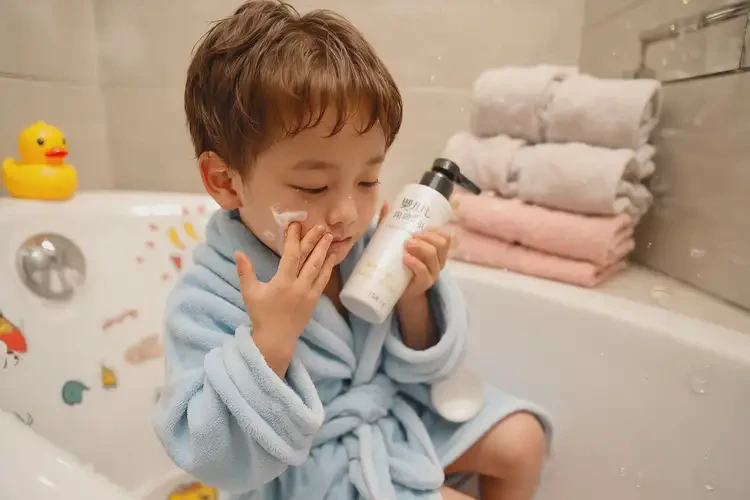 小孩肚子上容易長濕疹能夠徹底治愈嗎(圖2)