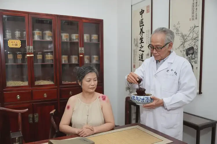 女人面部經(jīng)常長(zhǎng)濕疹可不可以根治(圖1)