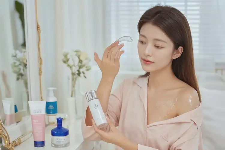 女性手臂上出現(xiàn)濕疹可以治好嗎(圖1)