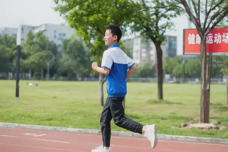 中學(xué)生手臂上有濕疹可以治好嗎(圖1)