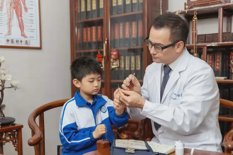 小學(xué)生手上偶爾起濕疹可以治好嗎(圖1)