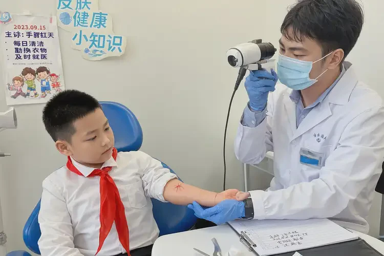 小學(xué)生屁股上偶爾起濕疹可以治好嗎(圖2)