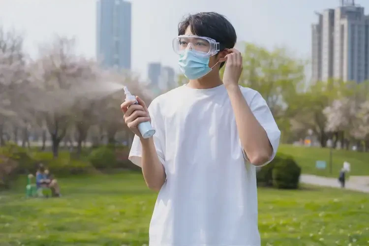 大學(xué)生脖子上偶爾起濕疹可以治好嗎(圖1)