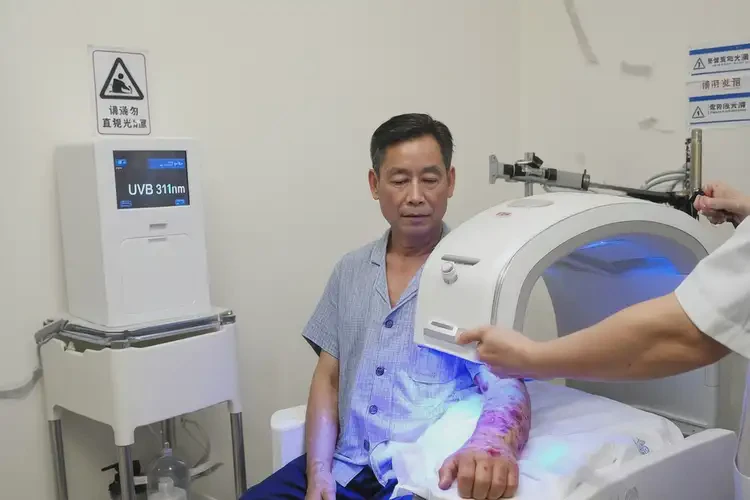 男性手臂上經(jīng)常長濕疹可以治好嗎(圖1)