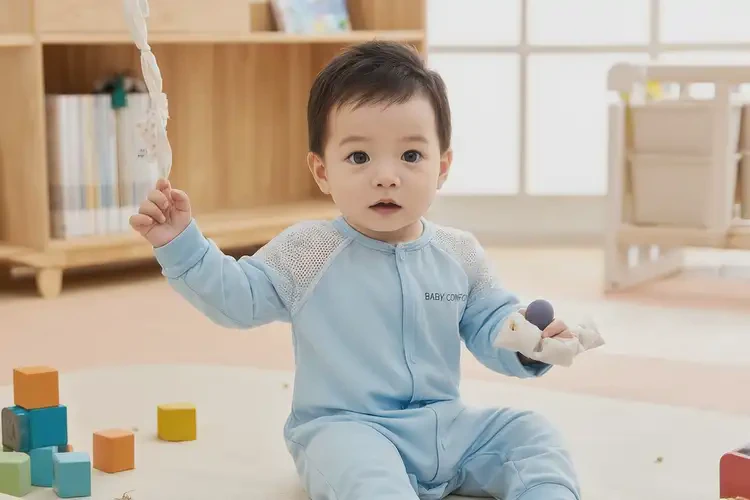 幼儿脖子偶尔长湿疹可以治好吗(图1)