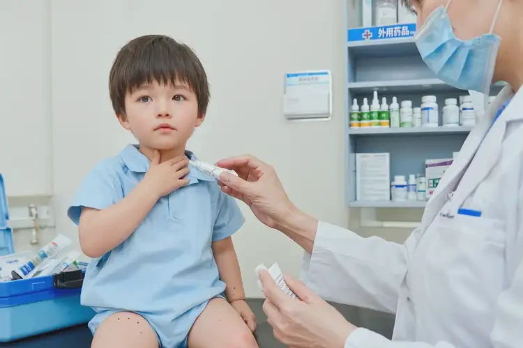 幼兒脖子上容易長(zhǎng)濕疹可以治好嗎(圖3)