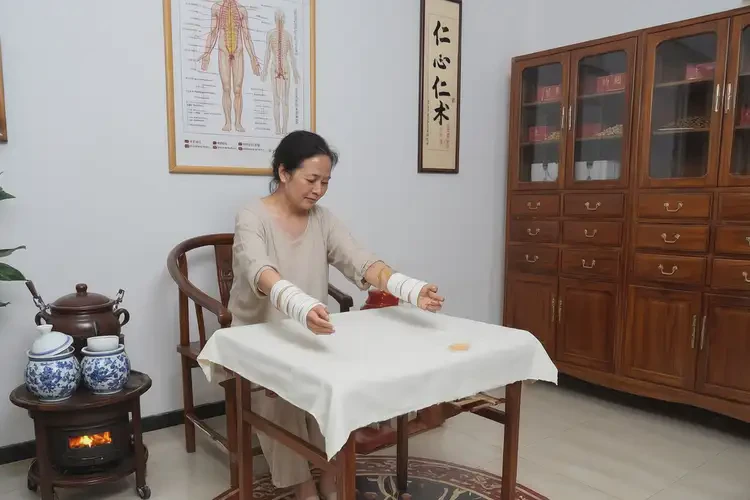 女性手臂經(jīng)常起濕疹可以治好嗎(圖3)