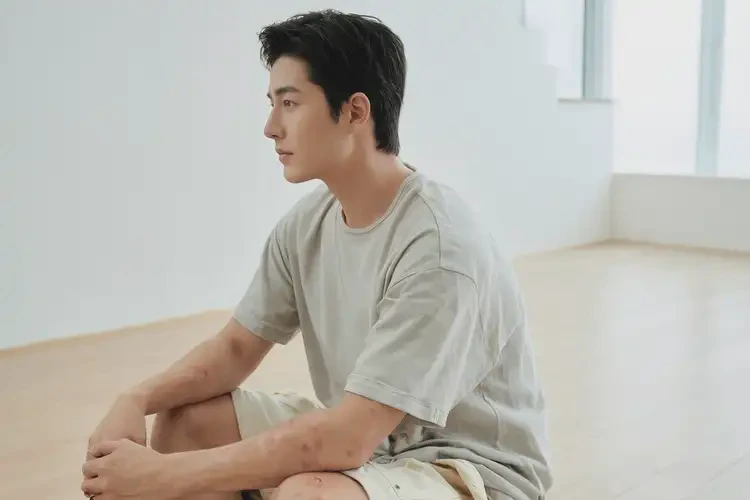 青年人大腿上出現(xiàn)濕疹可以治好嗎(圖2)