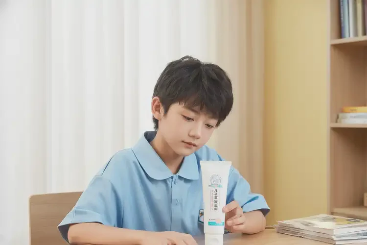 小學(xué)生腳上有濕疹可以治好嗎(圖1)