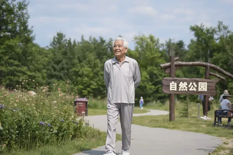 老年人腳上長濕疹可以治好嗎(圖1)