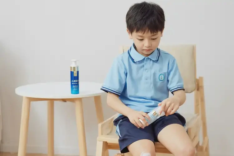 小學(xué)生小腿長(zhǎng)濕疹不管它會(huì)自己好嗎(圖2)