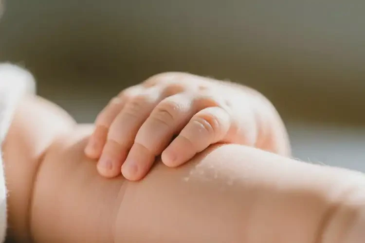 嬰兒手臂上容易長濕疹可以治好嗎(圖3)