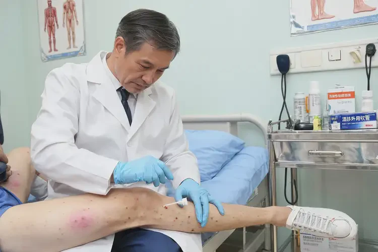 男人大腿经常长湿疹不管它会自己自愈吗(图3)