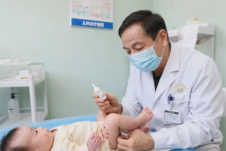 嬰兒小腿上長(zhǎng)濕疹可以治好嗎(圖2)