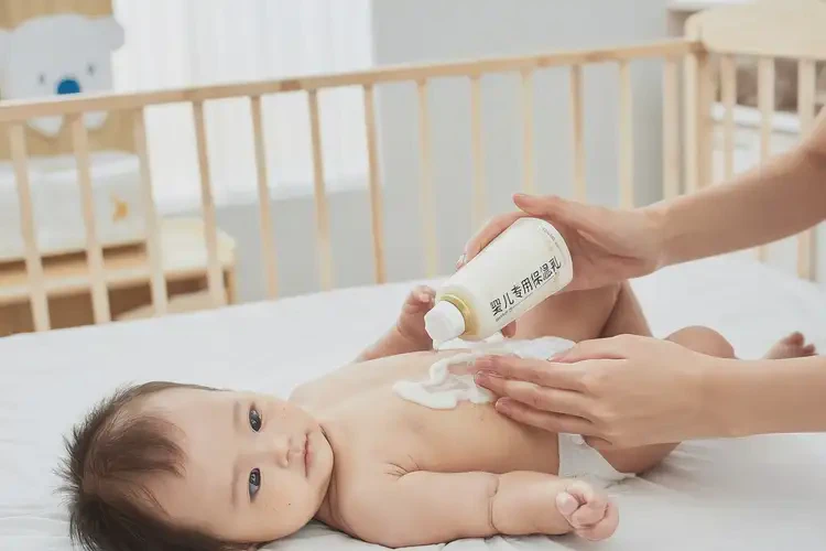 嬰幼兒身上偶爾起濕疹不管它會自己好嗎(圖2)