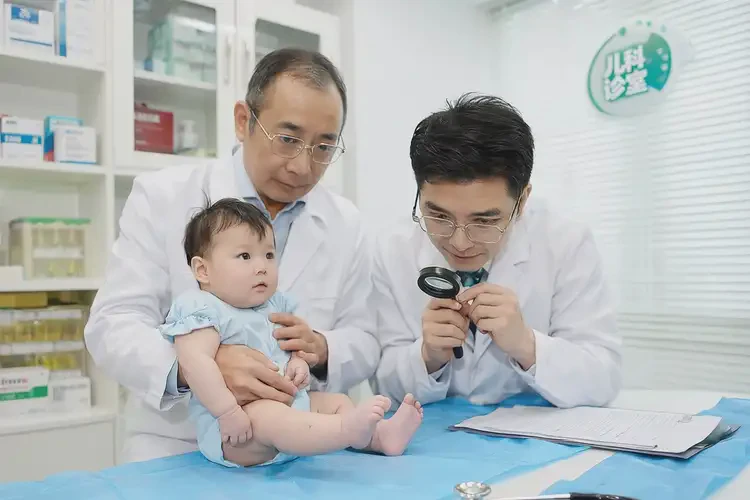 寶寶小腿偶爾起濕疹能治好嗎(圖1)