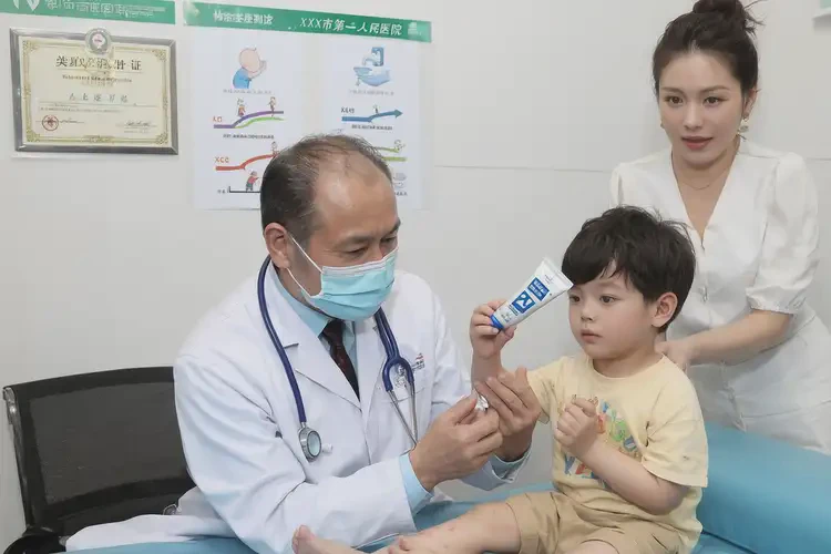 嬰幼兒四肢偶爾起濕疹可以治好嗎(圖2)