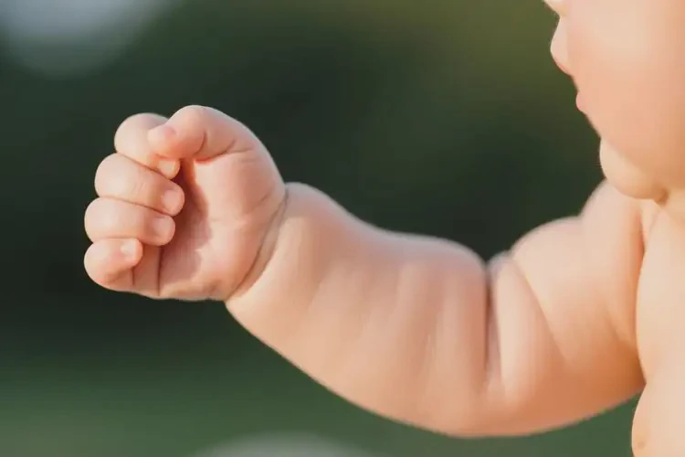 嬰兒手臂上容易長濕疹可以治好嗎(圖2)