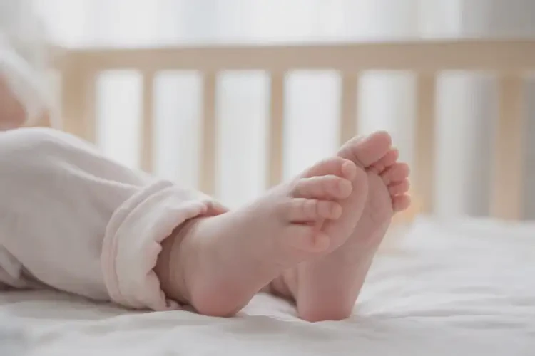 嬰兒腳上偶爾長濕疹可以治好嗎(圖2)