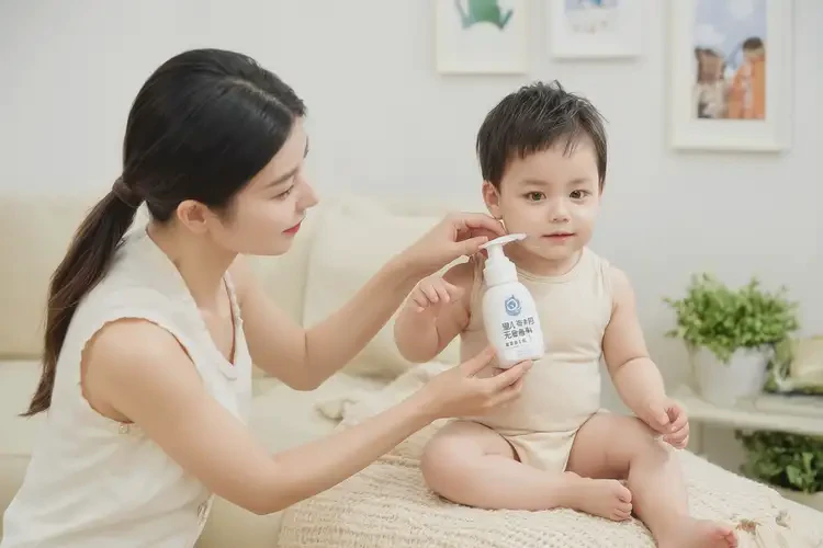 幼兒身上容易長(zhǎng)濕疹可以治好嗎(圖2)