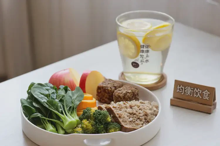 青年人腳上容易長(zhǎng)濕疹可以治好嗎(圖1)