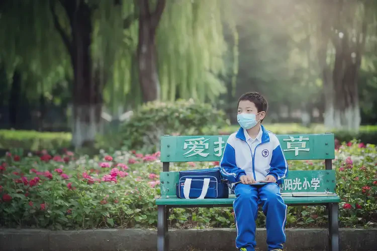 小學(xué)生小腿長(zhǎng)濕疹不管它會(huì)自己好嗎(圖1)