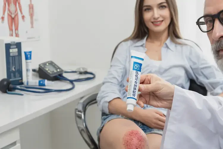 女生小腿偶尔起湿疹可以治好吗(图2)