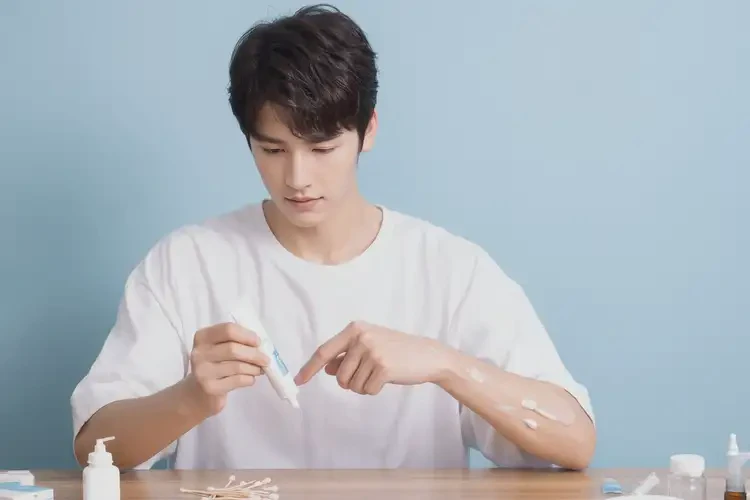 青年人屁股上容易長濕疹可以治好嗎(圖3)