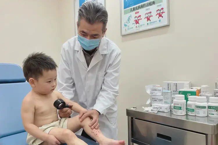 幼儿小腿容易长湿疹可以治好吗(图2)