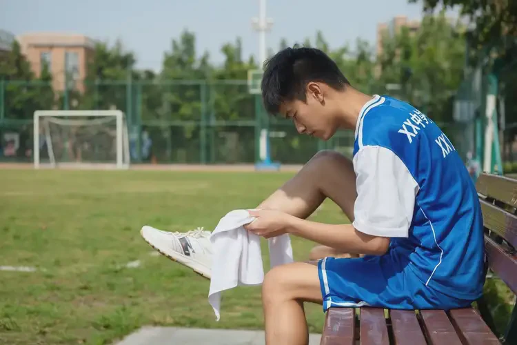 中學(xué)生腳上容易長(zhǎng)濕疹可以治好嗎(圖1)