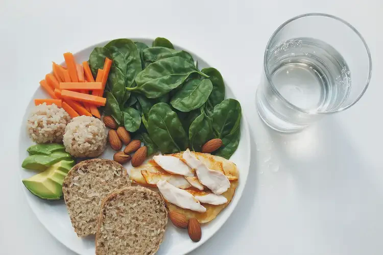 青年人脖子上偶尔长湿疹可以治好吗(图1)