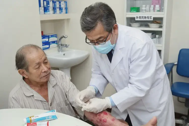 老人四肢容易起濕疹能徹底自愈嗎(圖3)