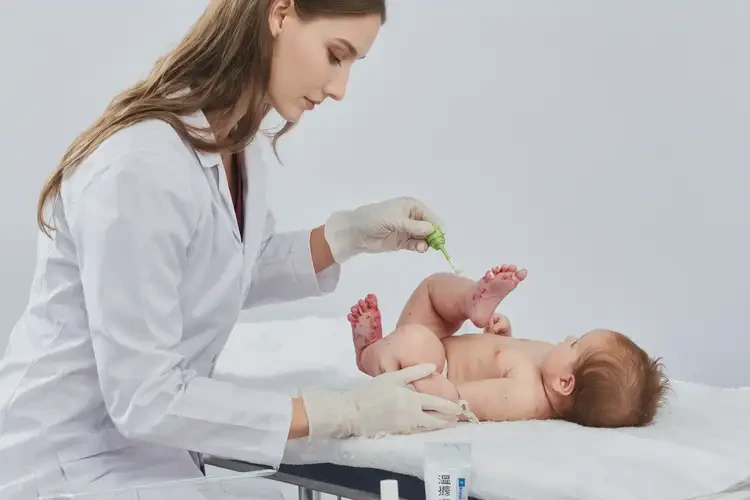 寶寶腳上容易起濕疹能治好嗎(圖3)