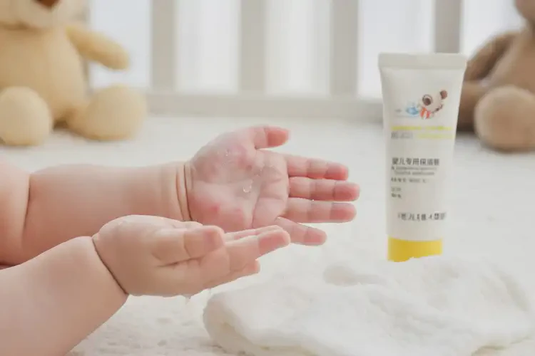 嬰兒手上偶爾長濕疹可以治好嗎(圖2)