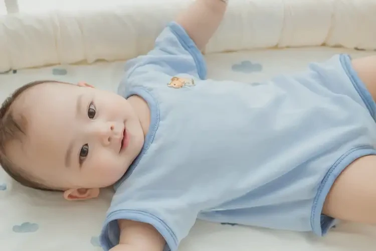 婴幼儿手臂上偶尔起湿疹可以治好吗(图2)