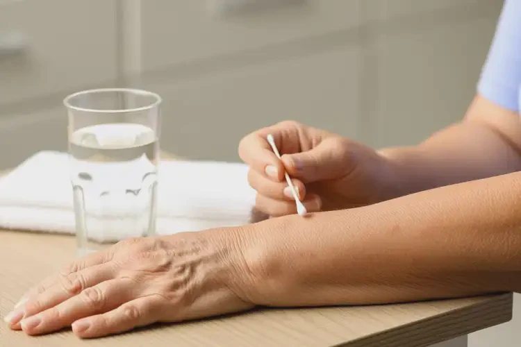 老年人手臂有濕疹可以治好嗎(圖2)