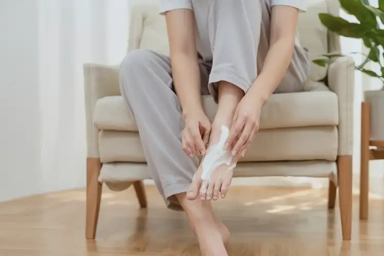 女性腳上經(jīng)常長濕疹可以治好嗎(圖1)