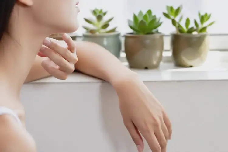 女性脖子上出濕疹可以治好嗎(圖1)