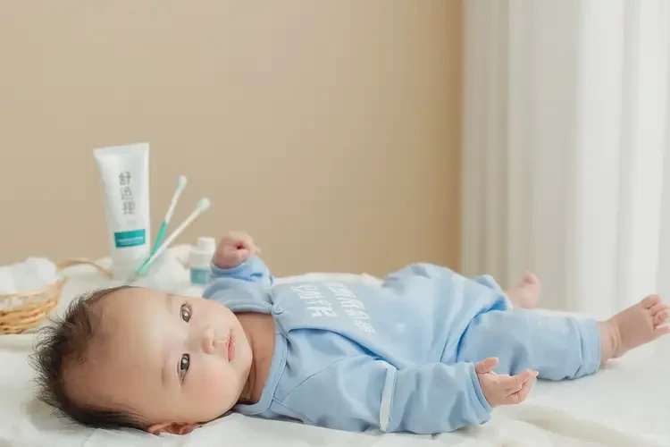 宝宝脖子长湿疹可以彻底自愈吗(图2)