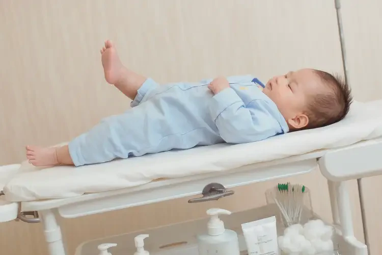 寶寶腳上容易起濕疹能治好嗎(圖2)