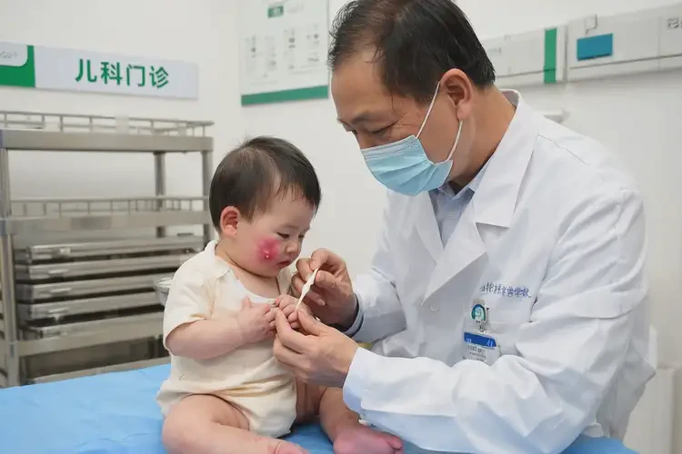 寶寶身上長濕疹能治好嗎(圖3)