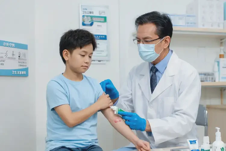 小學(xué)生手臂上出濕疹可以治好嗎(圖3)